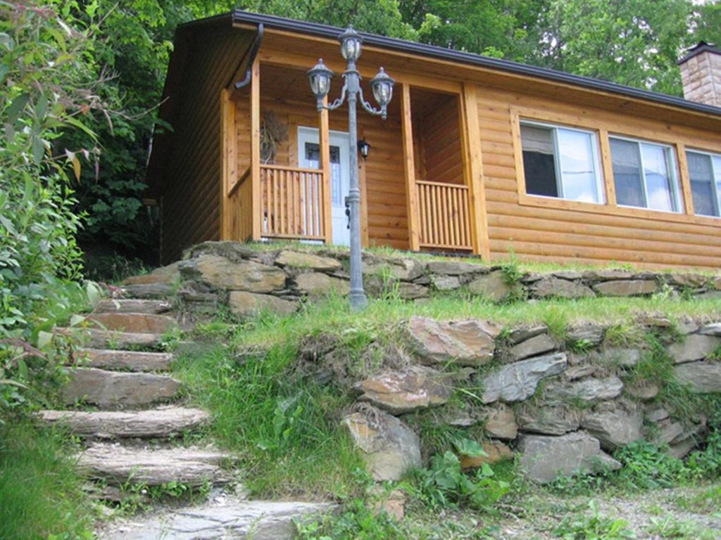 Chalet Du Orford, A, Côté Raquettes B, Côté Skis *
